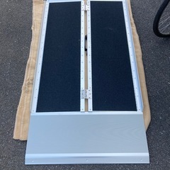 HSINMAXit スロープ 車椅子 スロープ 折りたたみ 滑り止めマット付き　　リサイクルショップ宮崎屋　佐土原店　25.5.29Fの画像