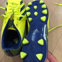 24センチadidas サッカー用シューズの画像