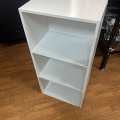 カラーボックス３段。