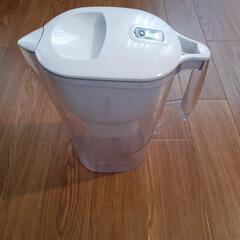 浄水器（ブリタ浄水器　浄水部容量2.0L　全容量3.5L）の画像