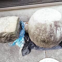 差し上げます　中古　石臼　石臼台の画像