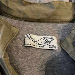 中古  ZARA  フードジャッケット カーキ  Mサイズの画像