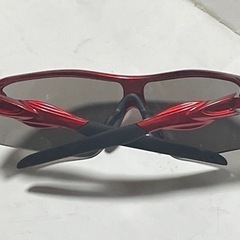 【新品未使用】鮮やかなレッドフレームのスポーツサングラス｜専用ケース付の画像