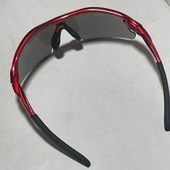 【新品未使用】鮮やかなレッドフレームのスポーツサングラス｜専用ケース付の画像