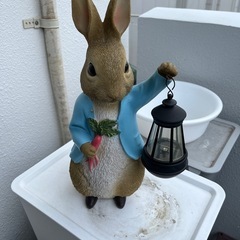  ガーデニング　フラワー　ガーデニング用品　エクステリア　ガーデンライト　ピーターラビットシリーズ　ピーターラビットソーラーライト付き　G38809の画像