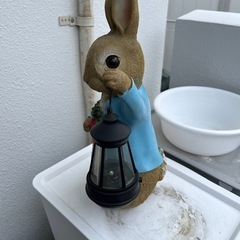  ガーデニング　フラワー　ガーデニング用品　エクステリア　ガーデンライト　ピーターラビットシリーズ　ピーターラビットソーラーライト付き　G38809の画像