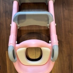 自立できる折り畳みトイレ補助脚立
