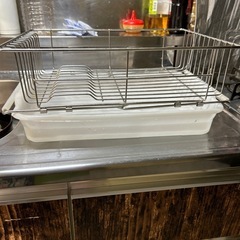 処分予定！！　　水切りカゴとトレーの画像