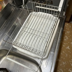 処分予定！！　　水切りカゴとトレーの画像