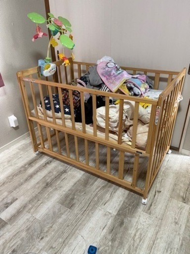 木製ベビーベッド 最も安い SAWABABY 木製ベビーベッド キャスター付き