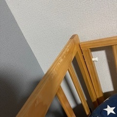 木製ベビーベッドの画像