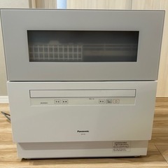 美品 2023年製 Panasonic 食器洗い乾燥機 NP-TH4-W 