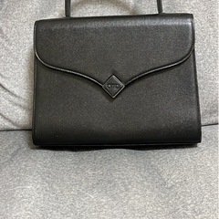 プロフ必読　留め具リバーシブルハンドバック✨の画像