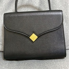 プロフ必読　留め具リバーシブルハンドバック✨