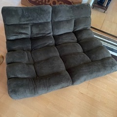 とても便利な持ち運び、折り畳みできる2人掛けソファー　座椅子の画像