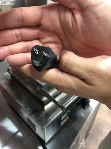 ワッフル焼く機械