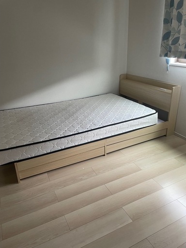 セミダブルベッド