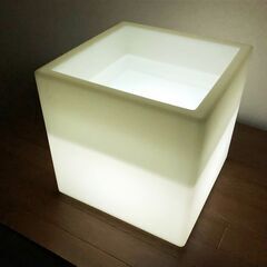 LEDプランター ライトニングキューブポットRGB間接照明　光るLEDファニチャー防水・装飾・電飾　光る家具シリーズ展示品・アウトレットの画像