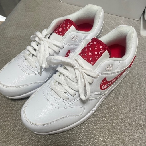 NIKE×supremeコラボスニーカー