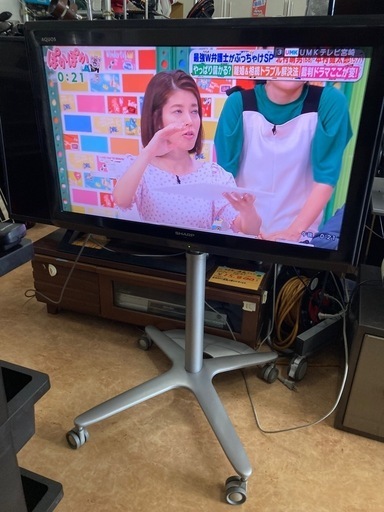 シャープ　32型テレビ　LC-32E9 土台付き　　リサイクルショップ宮崎屋　佐土原店　24.8.19F