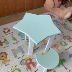 幼児用🌙形⭐️形テーブルイスセット
の画像