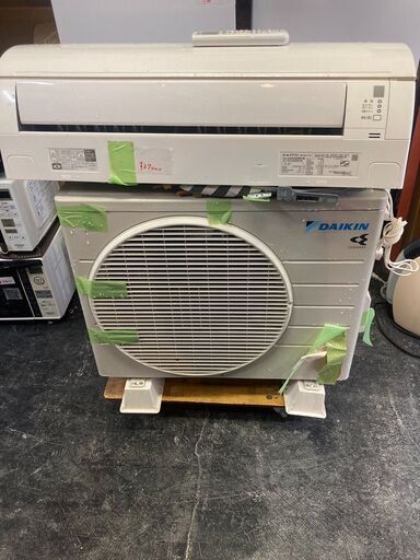 ☆中古￥27,000！ダイキン　6畳用2.2kwルームエアコン　家電　2020年製　AJT22XNS-W型　【BH073】