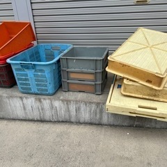 カゴやケース一式差し上げます。