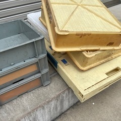 カゴやケース一式差し上げます。の画像