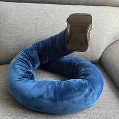 ネックピロー　スマホスタンドの画像
