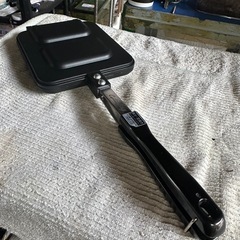 ハーフ＆ハーフ ホットサンドトースターUG-3083キャプテンスタッグの画像