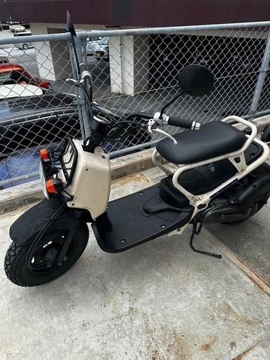 ZOOMER(クリーム色)  できるだけ早く売りたいため金額は相談に乗ります！！