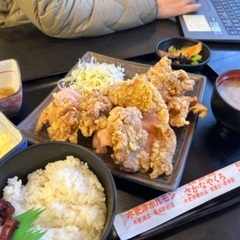 食堂のホールスタッフ（長期歓迎）の画像