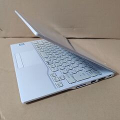富士通 Lifebook UH75/C3 第8世代 Core i7 8565Uの画像