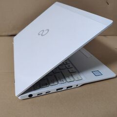 富士通 Lifebook UH75/C3 第8世代 Core i7 8565Uの画像