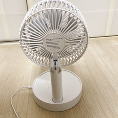 USB充電卓上扇風機の画像
