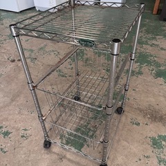 決まりました☆キッチンワゴン☆メタルラック☆引き出し付き☆サビが...