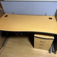 無料オフィスデスク+チェストの画像