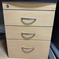 無料オフィスデスク+チェストの画像