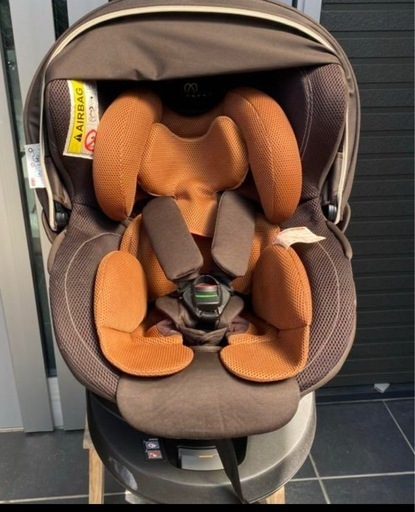 エールベベ   isofix対応 回転式 チャイルドシート