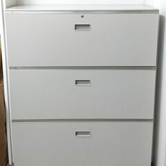 【無料】鍵付き3段キャビネット＝2台あります　★中古品★　①W9...