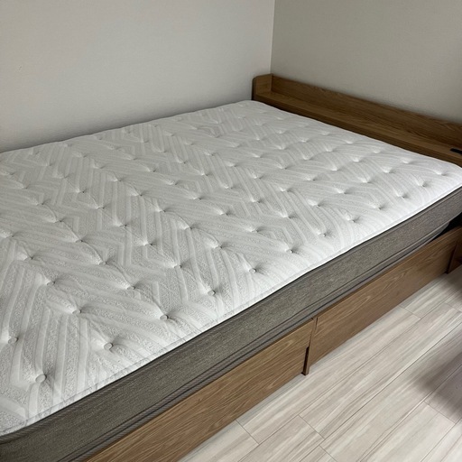 ダブルベッド　マットレス