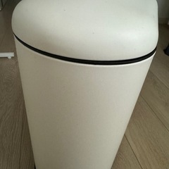 ニトリ　ゴミ箱　ソフトクローズ機能