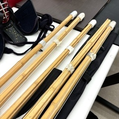 桐生店【現状品】j8-24 剣道セット 竹刀5本の画像