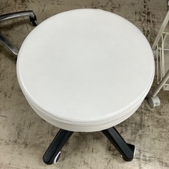 O2408-515 キャスター付スツール 低反発 汚れあり 中古①の画像