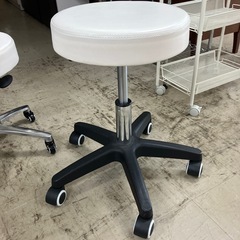 O2408-516　キャスター付スツール 低反発 汚れあり 中古②
