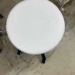 O2408-516　キャスター付スツール 低反発 汚れあり 中古②の画像