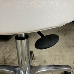 O2408-517　キャスター付スツール 低反発 汚れあり 中古③の画像