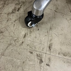 O2408-517　キャスター付スツール 低反発 汚れあり 中古③の画像