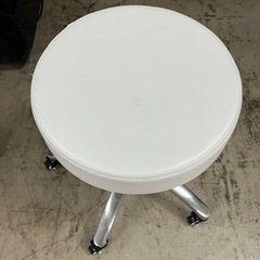O2408-518　キャスター付スツール 低反発 汚れあり 中古④の画像