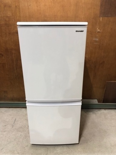 (予定者あり)シャープ 137L 冷蔵庫 2019年製 霜取り不要 付け替えどっちでもドア
